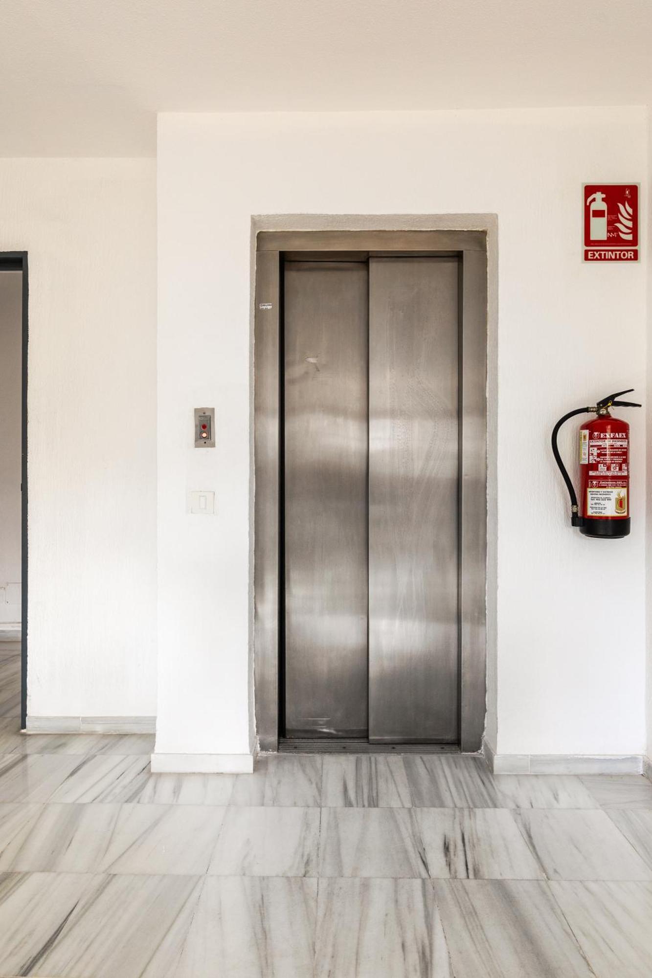 Duquesa Port Studio Apartment - Bright Sunlit Terrace Manilva Bagian luar foto