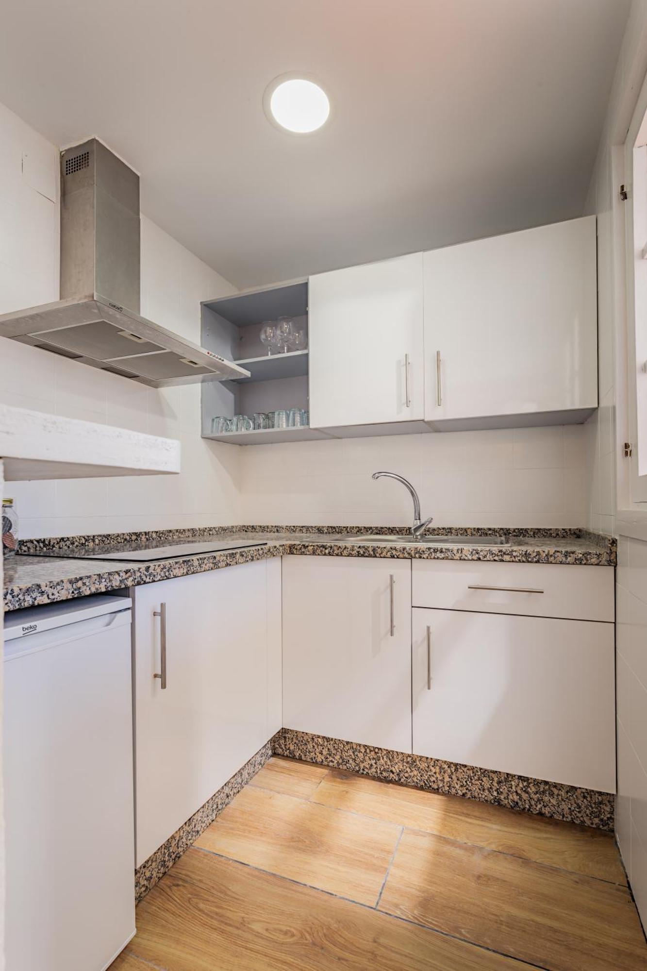 Duquesa Port Studio Apartment - Bright Sunlit Terrace Manilva Bagian luar foto