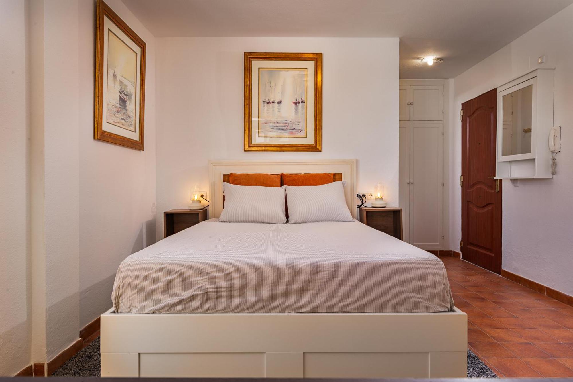 Duquesa Port Studio Apartment - Bright Sunlit Terrace Manilva Bagian luar foto